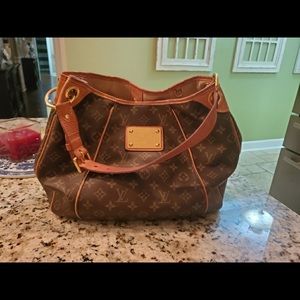 Louis Vuitton Galliera pm